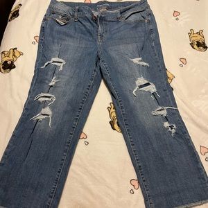 Maurice’s distressed capris